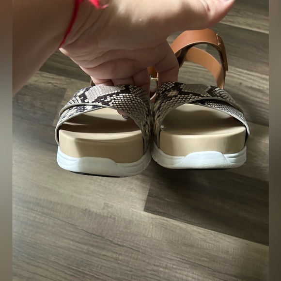 Like new summer stylish sandals - Picture 2 of 6